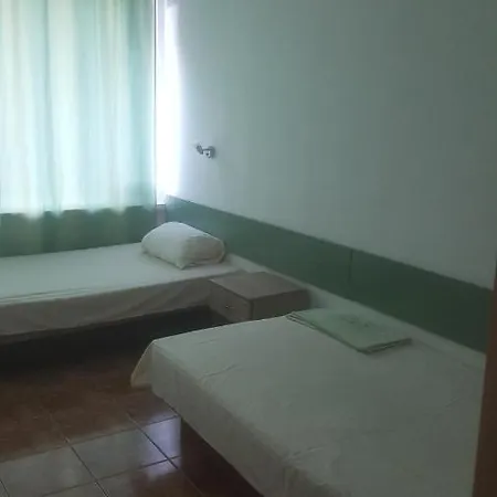 Hostel 旅馆 *